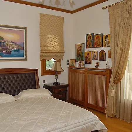 Elegant Villa Perigialion